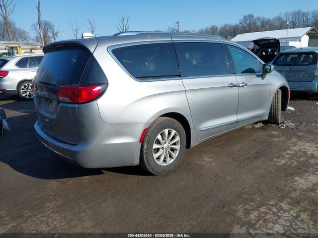 2018 CHRYSLER PACIFICA 2C4RC1BG7JR356077 Photo 3