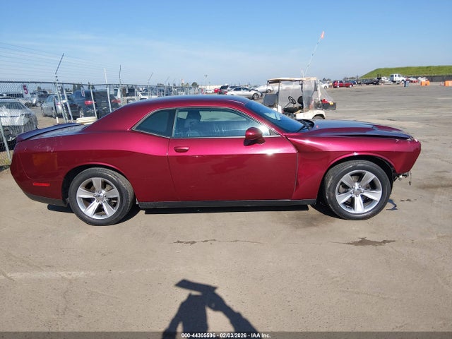 2C3CDZAG7JH272077 Dodge Challenger Sxt