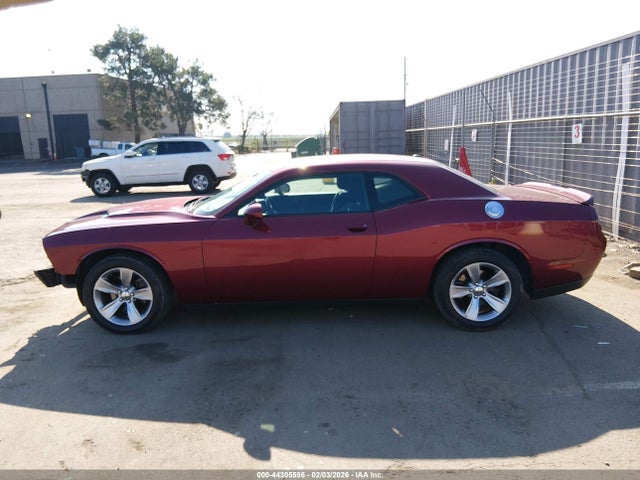 2C3CDZAG7JH272077 Dodge Challenger Sxt