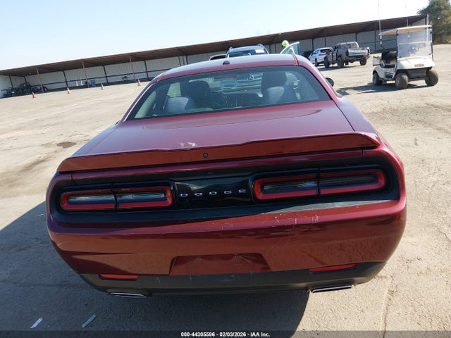 2C3CDZAG7JH272077 Dodge Challenger Sxt