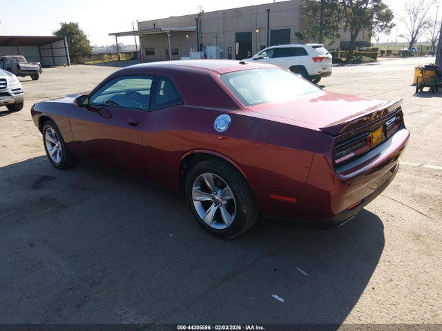 2C3CDZAG7JH272077 Dodge Challenger Sxt
