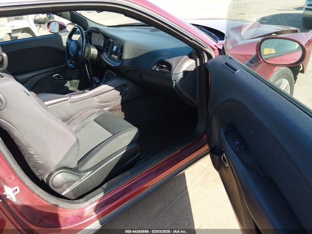 2C3CDZAG7JH272077 Dodge Challenger Sxt