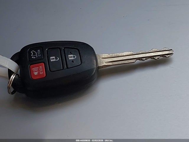 JTMWFREV8HJ116148 Toyota Rav4 Xle