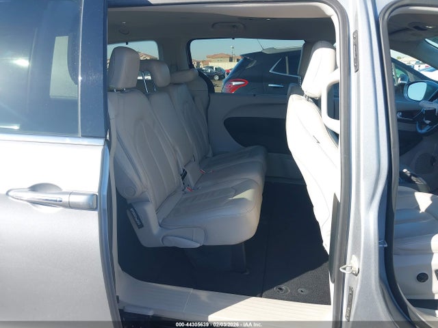44305639 :رقم المزاد ، 2C4RC1BG6JR270596 vin ، 2018 Chrysler Pacifica Touring L مزاد بيع
