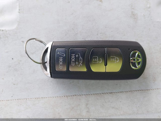 3MYDLBJV8LY702268 Toyota YARIS LE