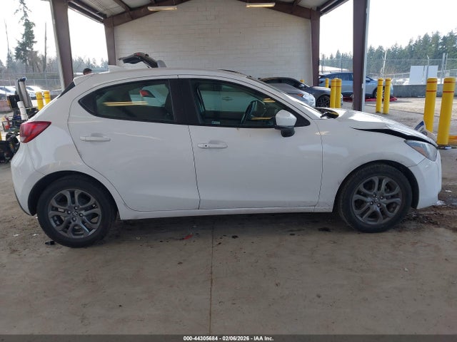 3MYDLBJV8LY702268 Toyota YARIS LE