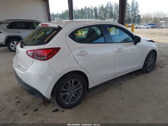 3MYDLBJV8LY702268 Toyota YARIS LE