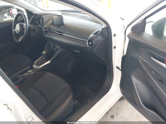 3MYDLBJV8LY702268 Toyota YARIS LE