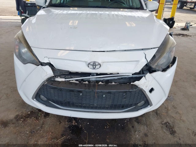 3MYDLBJV8LY702268 Toyota YARIS LE