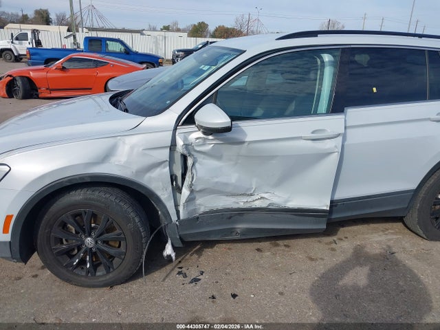 44305747 :رقم المزاد ، 3VV3B7AX7KM028598 vin ، 2019 Volkswagen Tiguan 2.0t Se/2.0t Sel/2.0t Sel R-line/2.0t Sel R-line Black مزاد بيع