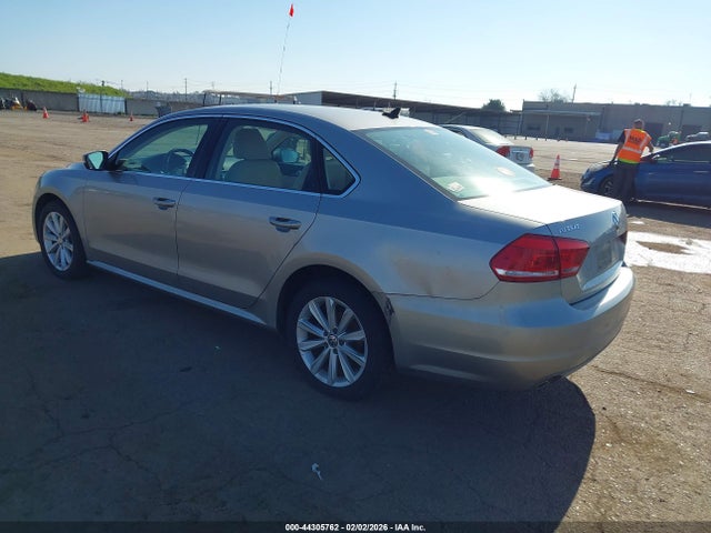 2012 VOLKSWAGEN PASSAT 1VWBN7A38CC076285 Photo 2