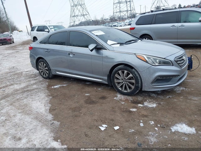Hyundai Sonata Sport 2015 5NPE34AF9FH028494 главное изображение