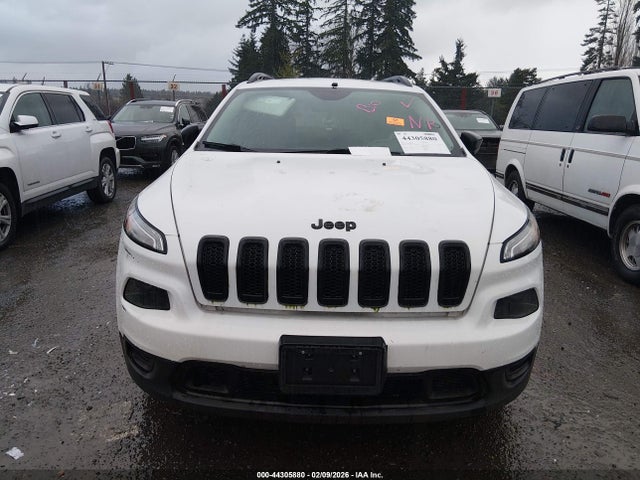 1C4PJLAB0HW527025 Jeep Cherokee Altitude Fwd