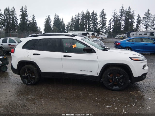 1C4PJLAB0HW527025 Jeep Cherokee Altitude Fwd