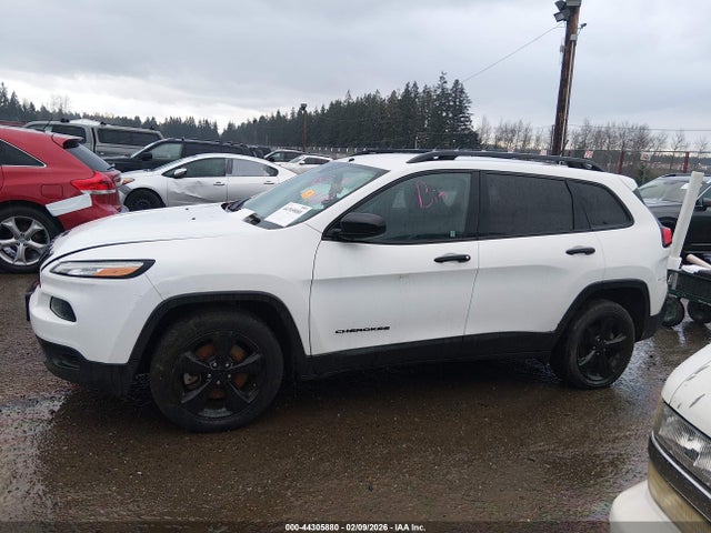 1C4PJLAB0HW527025 Jeep Cherokee Altitude Fwd