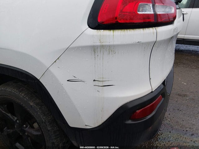 1C4PJLAB0HW527025 Jeep Cherokee Altitude Fwd