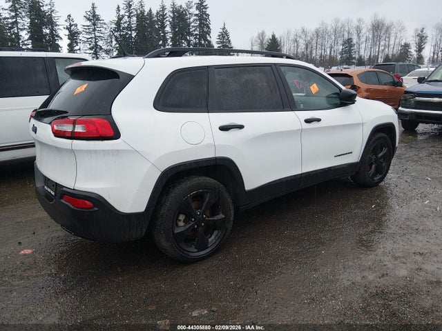 1C4PJLAB0HW527025 Jeep Cherokee Altitude Fwd