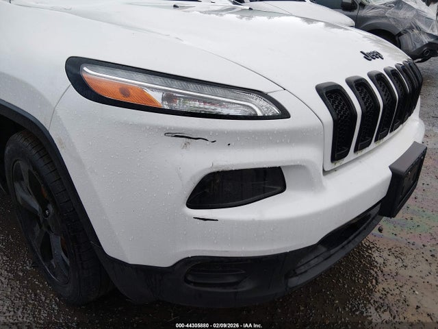 1C4PJLAB0HW527025 Jeep Cherokee Altitude Fwd