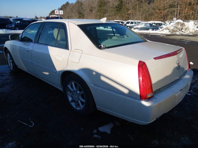 2011 CADILLAC DTS 1G6KD5E63BU127802 Photo 2