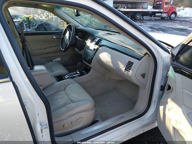 2011 CADILLAC DTS 1G6KD5E63BU127802 Photo 4