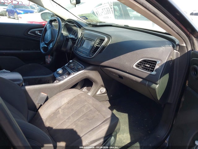2015 Chrysler 200 Limited მანქანა იყიდება აუქციონზე, vin: 1C3CCCAB5FN679995, აუქციონის ნომერი: 44305938