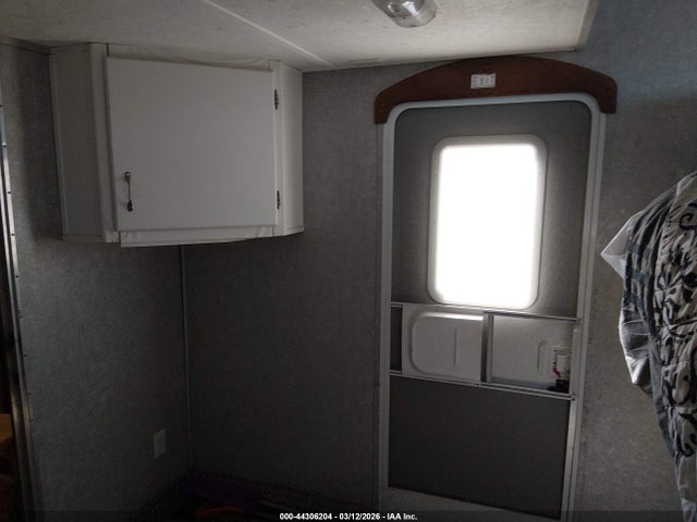 44306204 :رقم المزاد ، 4YDF371228R801088 vin ، 2008 Keystone Rv Raptor مزاد بيع