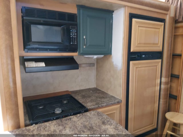 44306204 :رقم المزاد ، 4YDF371228R801088 vin ، 2008 Keystone Rv Raptor مزاد بيع