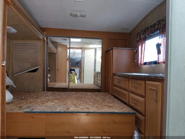 44306204 :رقم المزاد ، 4YDF371228R801088 vin ، 2008 Keystone Rv Raptor مزاد بيع