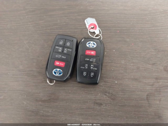 5TDJRKEC7MS002646 Toyota SIENNA XLE