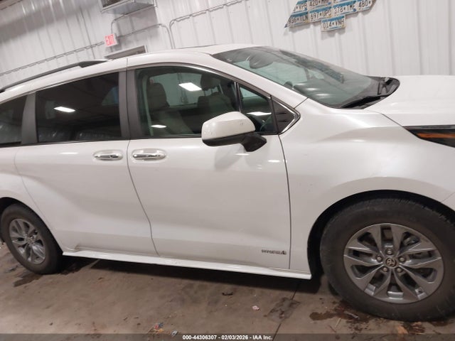 5TDJRKEC7MS002646 Toyota SIENNA XLE