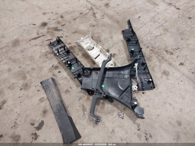 5TDJRKEC7MS002646 Toyota SIENNA XLE