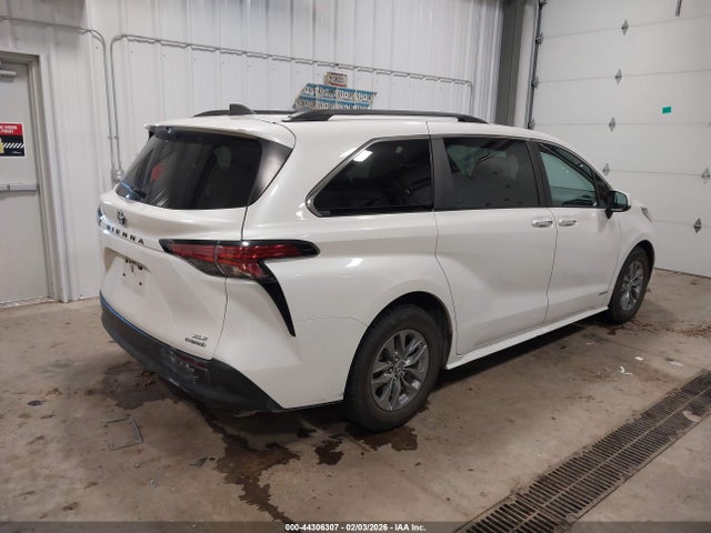 5TDJRKEC7MS002646 Toyota SIENNA XLE