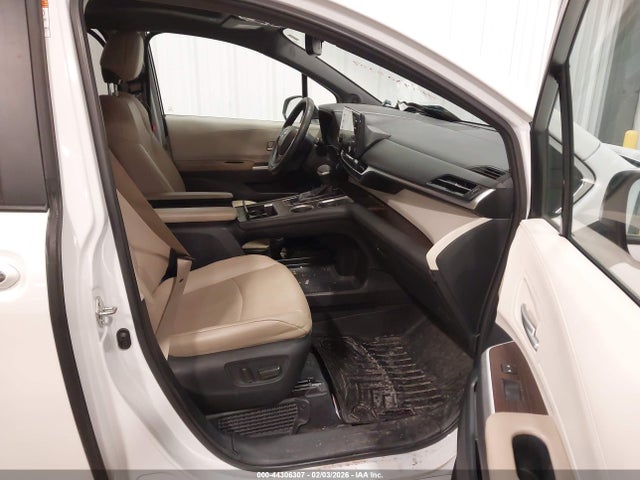 5TDJRKEC7MS002646 Toyota SIENNA XLE