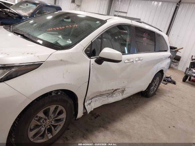 5TDJRKEC7MS002646 Toyota SIENNA XLE