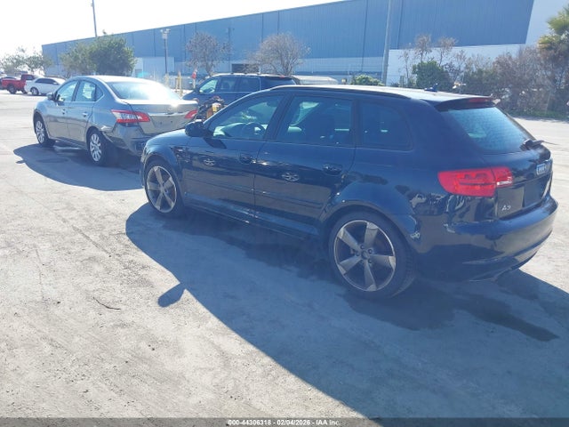 2013 AUDI A3 WAUKJAFM6DA018506 Photo 2