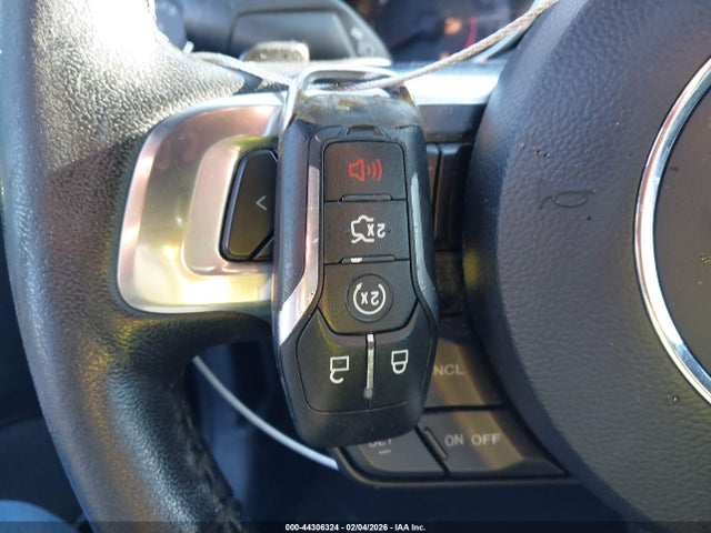 1FATP8EM7G5332684 Ford Mustang V6