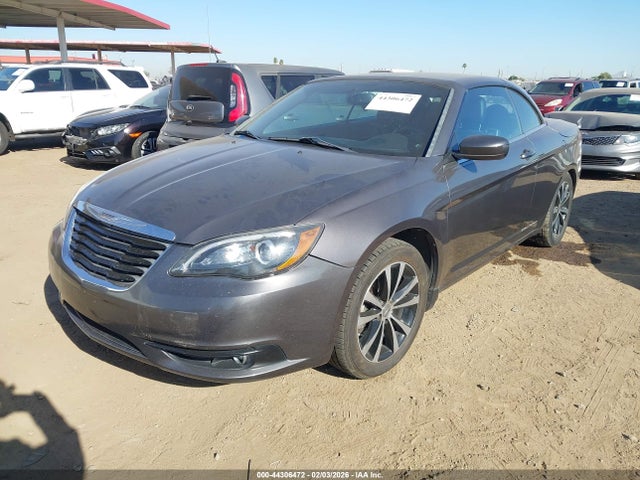 Chrysler 200 S 2014 1C3BCBGG9EN163307 Image 2