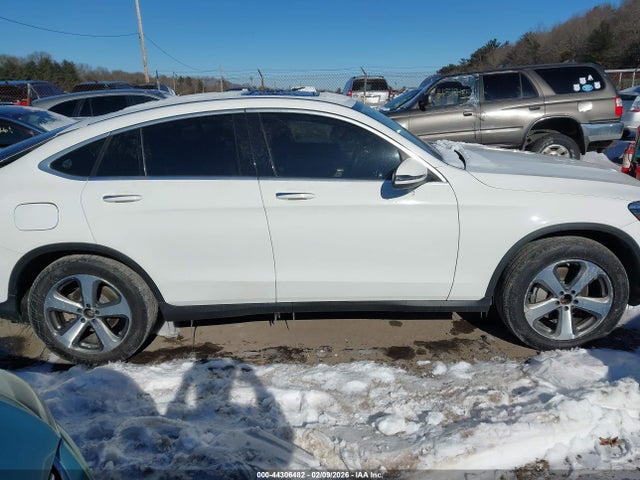 2018 Mercedes-benz Glc 300 Coupe 4matic მანქანა იყიდება აუქციონზე, vin: WDC0J4KB5JF385969, აუქციონის ნომერი: 44306482