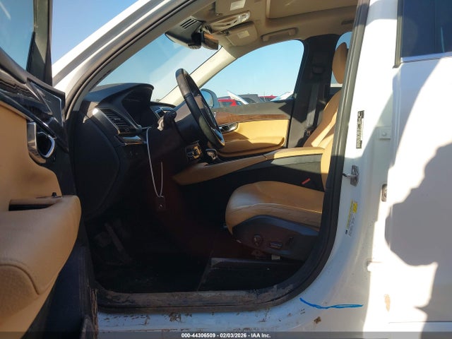 YV4A22PKXG1078143 Volvo Xc90 T6 Momentum
