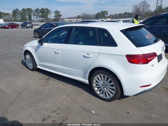 2017 AUDI A3 E-TRON WAUUPBFF2HA087102 Photo 2