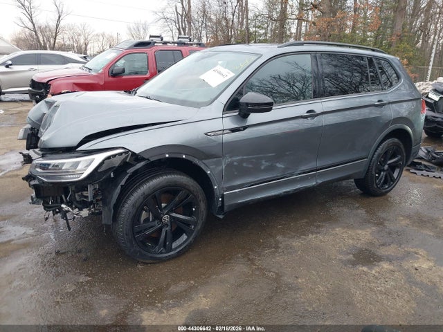 Продаж на аукціоні авто 2024 Volkswagen Tiguan 2.0t Se R-line Black, vin: 3VV8B7AX7RM038130, номер лоту: 44306642