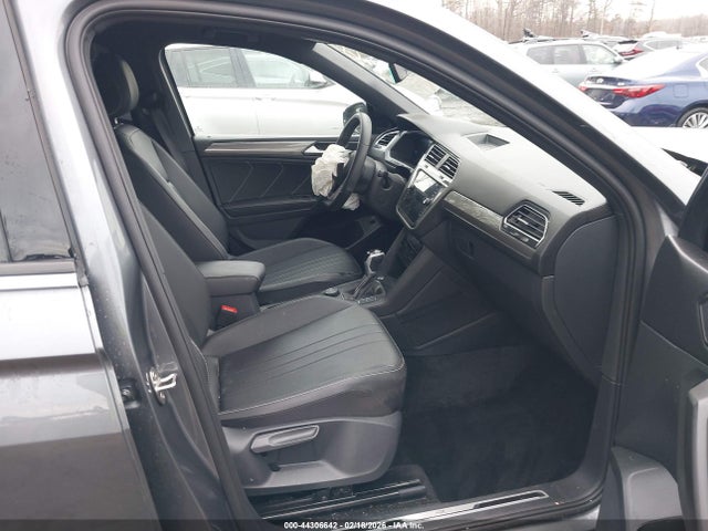 Продаж на аукціоні авто 2024 Volkswagen Tiguan 2.0t Se R-line Black, vin: 3VV8B7AX7RM038130, номер лоту: 44306642