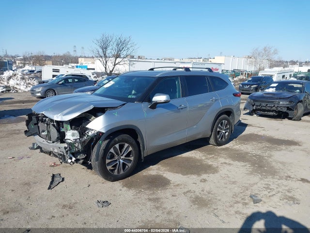 Toyota Highlander Xle 2023 5TDKDRAH8PS028500 Image 2