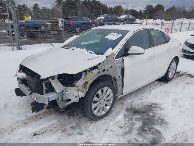 Buick Verano 2015 1G4PP5SK3F4157914 Image 2