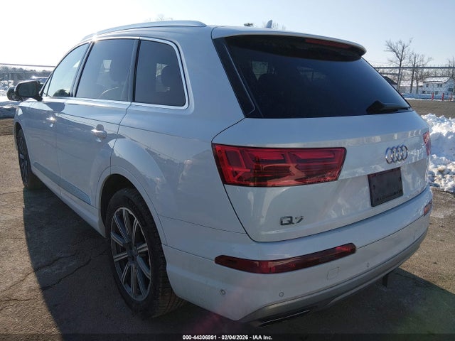 2019 AUDI Q7 WA1LHAF72KD018571 Photo 2