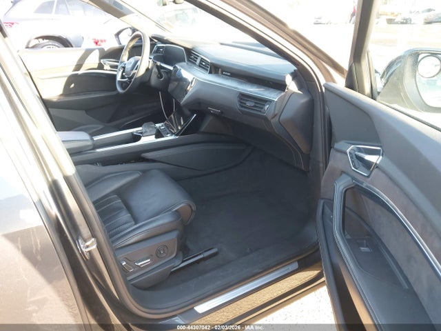2019 AUDI E-TRON WA1VAAGE8KB006463 Photo 4