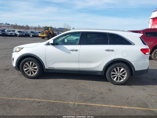 5XYPGDA56GG060879 KIA Sorento 3.3l Lx