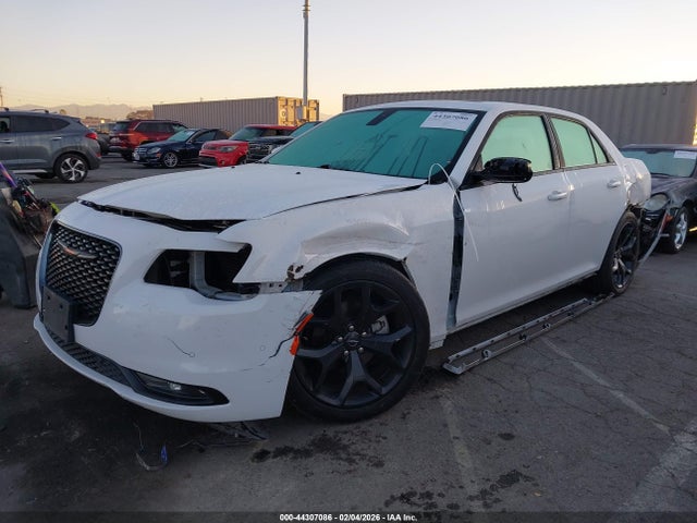 Chrysler 300 300s 2021 2C3CCABG4MH629903 Image 2