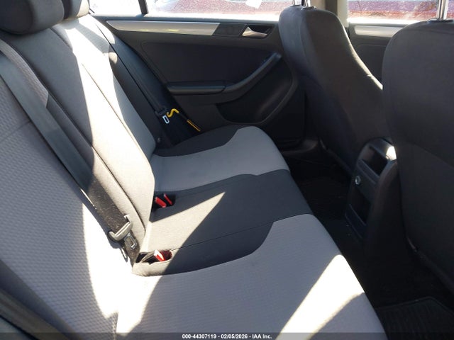 44307119 :رقم المزاد ، 3VW2B7AJ3HM388320 vin ، 2017 Volkswagen Jetta 1.4t S مزاد بيع