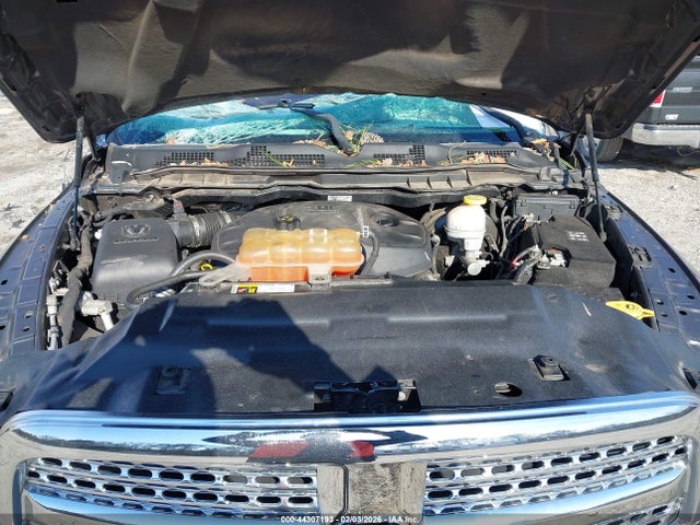 1C6RR7NM7JS312878 RAM 1500 Laramie 4x4 5&#039;7 Box